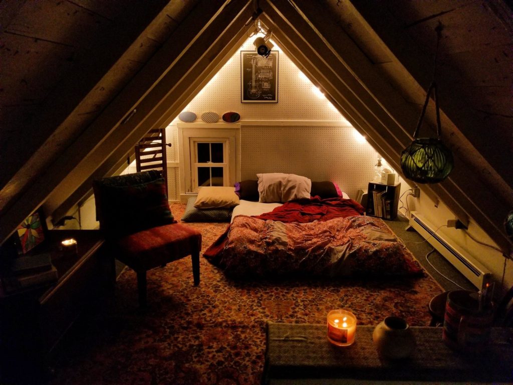 Создайте максимально уютную атмосферу в вашей спальне / Фото u/laneyr83 Reddit