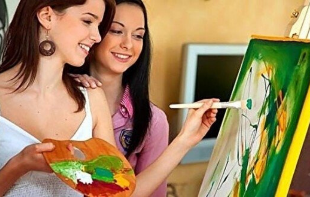 Рисующие девушки