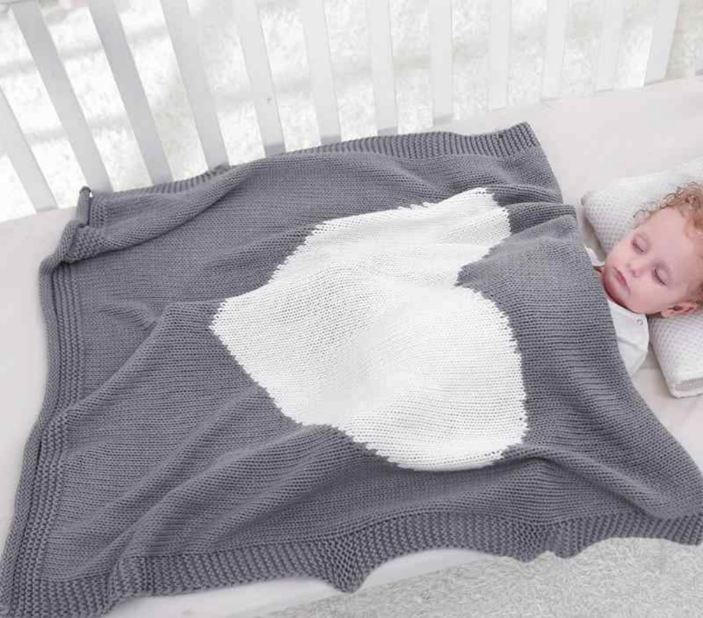Вязаное одеяло, ребенок, кроватка